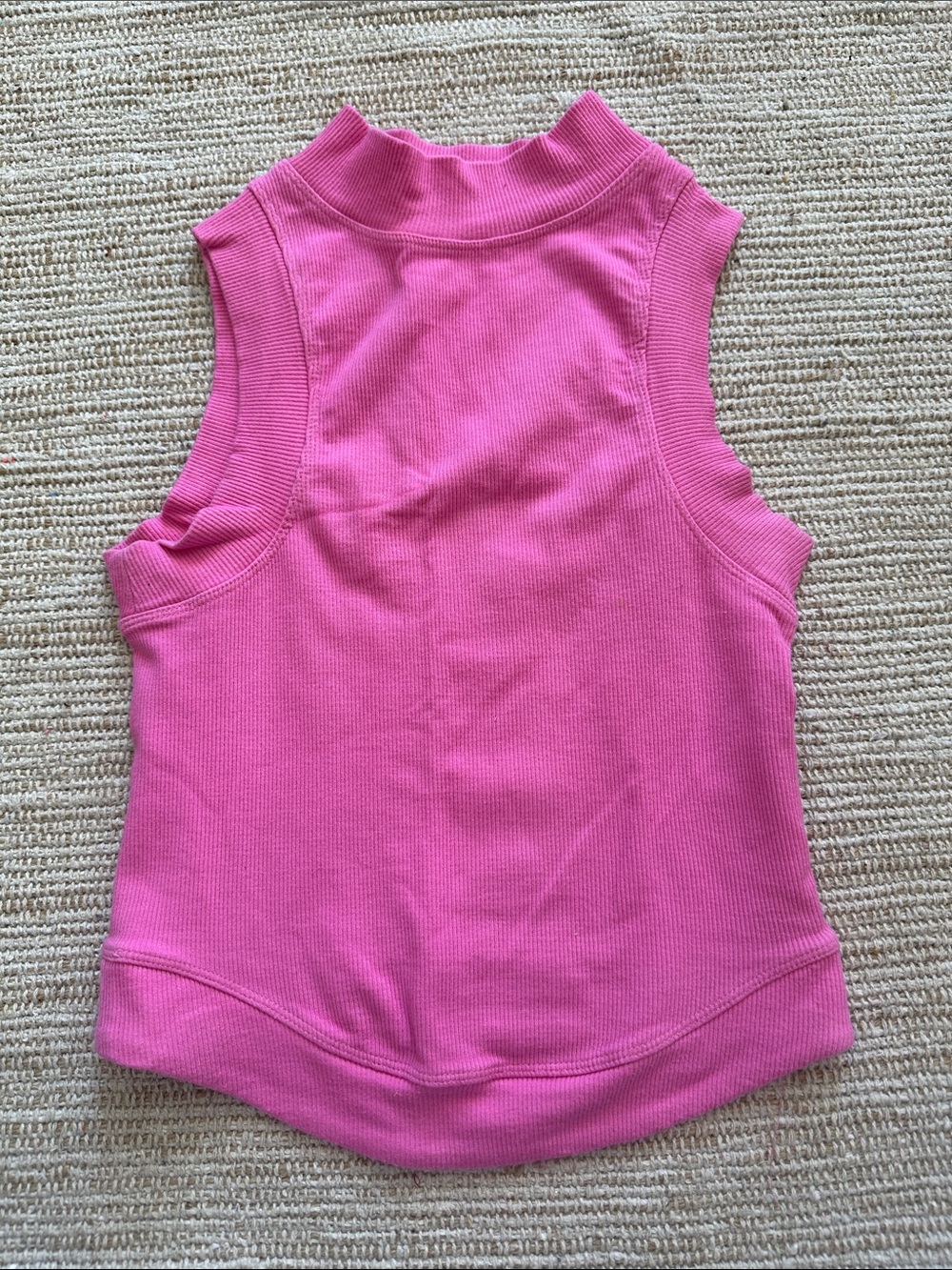 Dynamic Sleeveless Mock Neck Tank Top - Pink